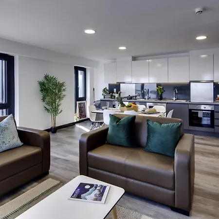 Cosy Ensuite Bedrooms At Aspen House In Apartment *