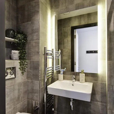 Cosy Ensuite Bedrooms At Aspen House In Apartment Dublin