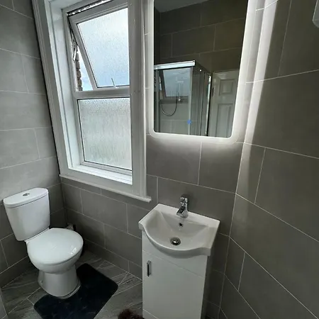 Superb Triple Beside Croke Park - 2 Guest house *