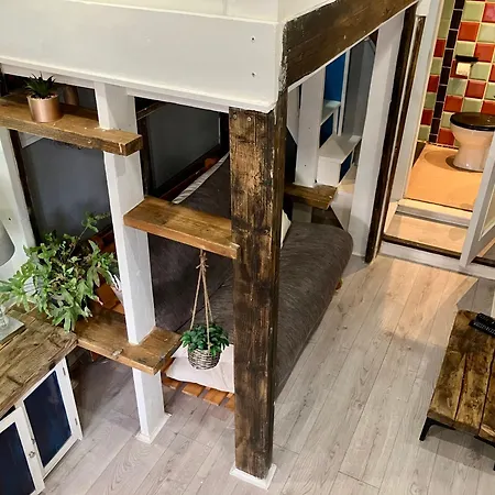 Apartment At 39