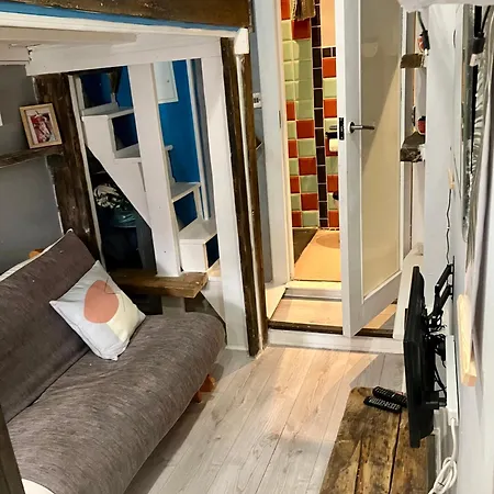 Apartment At 39 *