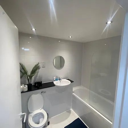 Charming 3-bedroom Modern In
