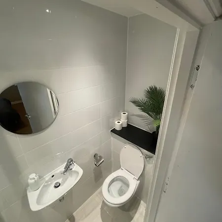 Apartment Charming 3-bedroom Modern In *