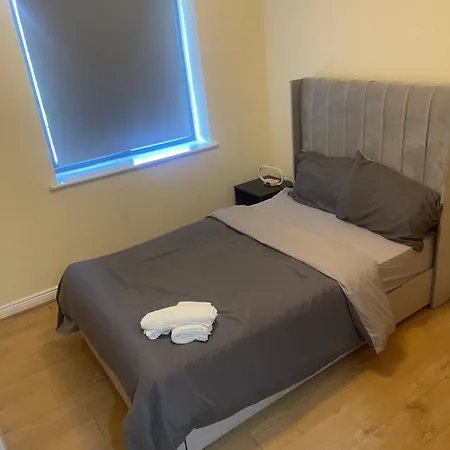 Charming 3-bedroom Modern In Apartment *