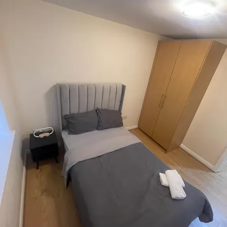 Charming 3-bedroom Modern In Apartment Dublin
