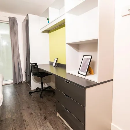 Stylish & Private At Binary Hub In Apartman