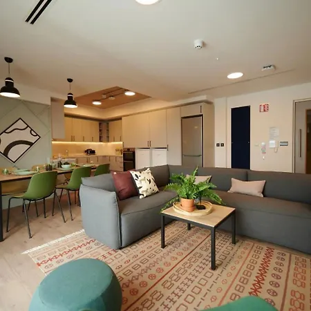 Apartment Modern 3 Bedroom And Private Bedrooms At The Loom In *
