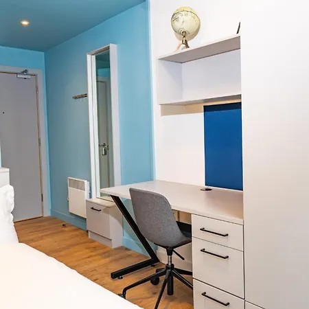 Modern 3 Bedroom And Private Bedrooms At The Loom In *