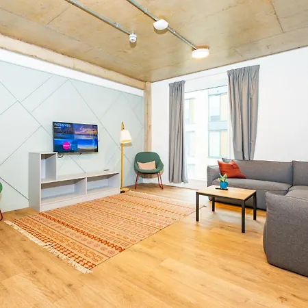 Modern 3 Bedroom And Private Bedrooms At The Loom In