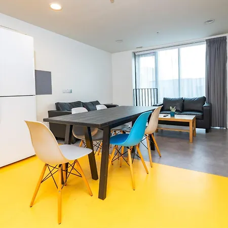 Stylish 3 Bedroom And Private Bedrooms At Dorset Point In Centre *
