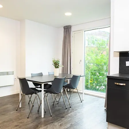 Stylish & Private At Binary Hub In Apartman