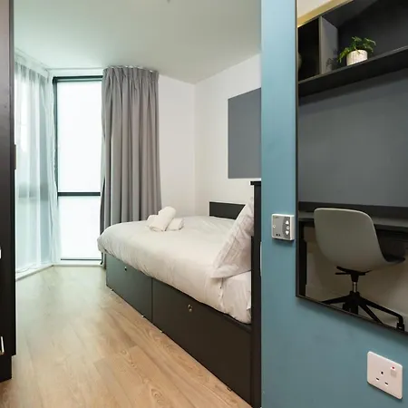 Chic And Private Bedrooms At Beckett House Near Centre Apartment
