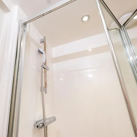 Chic And Private Bedrooms At Beckett House Near Centre Apartment *