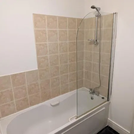 Large Newly Updated 3bd Duplex 20min To Airport Apartment