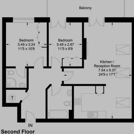 Dublin Airport Large Superior Serviced Apartment - Sleeps 6