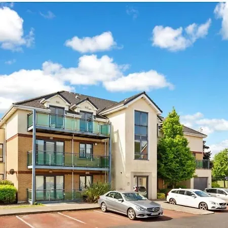 Dublin Airport Large Superior Serviced Apartment - Sleeps 6 Apartment *
