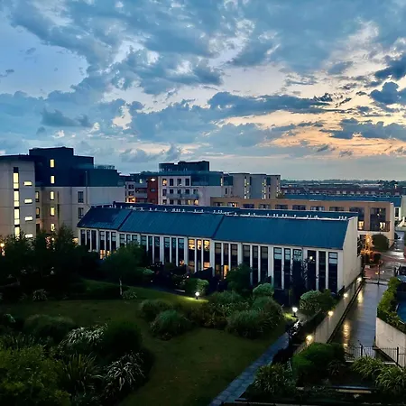 Luxurious Entire With Grand Living Space And Panoramic Balcony Views * Dublin
