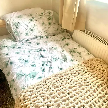 Small Comfy In Family Homestay *