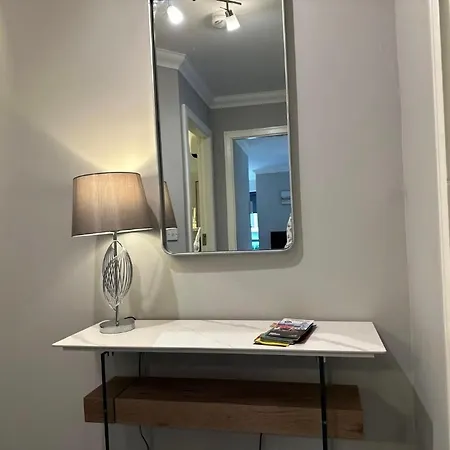 Apartment Dublin Airport Large Superior Serviced Apartment - Sleeps 6