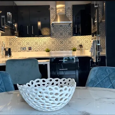Dublin Airport Large Superior Serviced Apartment - Sleeps 6 Apartment
