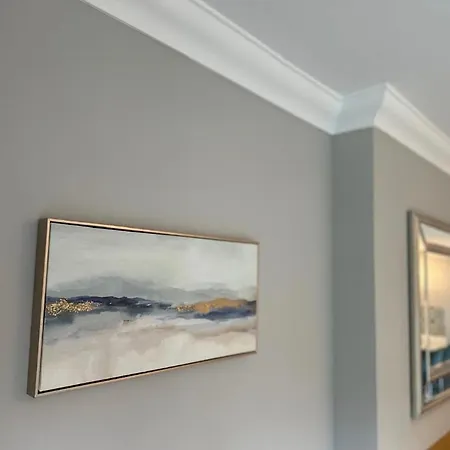 Dublin Airport Large Superior Serviced Apartment - Sleeps 6 *