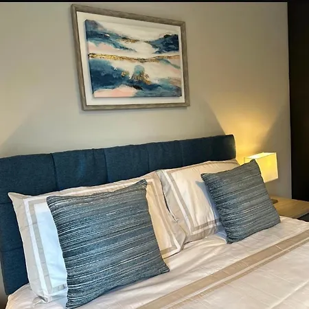Dublin Airport Large Superior Serviced Apartment - Sleeps 6