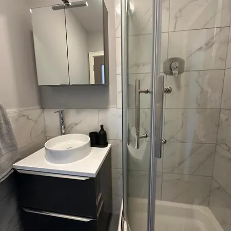 Apartment Dublin Airport Large Superior Serviced Apartment - Sleeps 6 Dublin