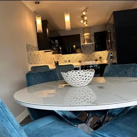 Apartment Dublin Airport Large Superior Serviced Apartment - Sleeps 6 Dublin