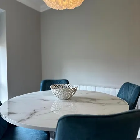 Apartment Dublin Airport Large Superior Serviced Apartment - Sleeps 6 Dublin