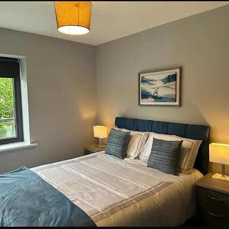 Apartment Dublin Airport Large Superior Serviced Apartment - Sleeps 6