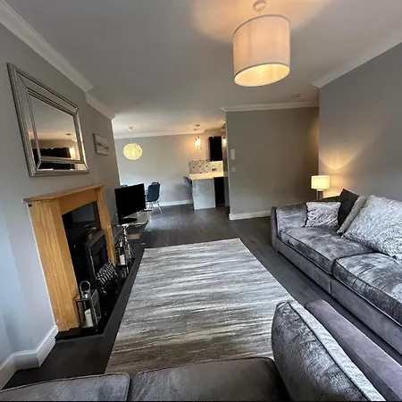 Dublin Airport Large Superior Serviced Apartment - Sleeps 6 Apartment *