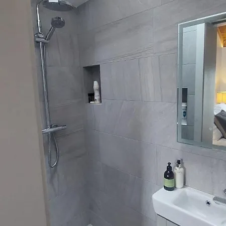 Sophisticated Seafront 3bd Suntrap Landscaped Yard Apartment Dublin