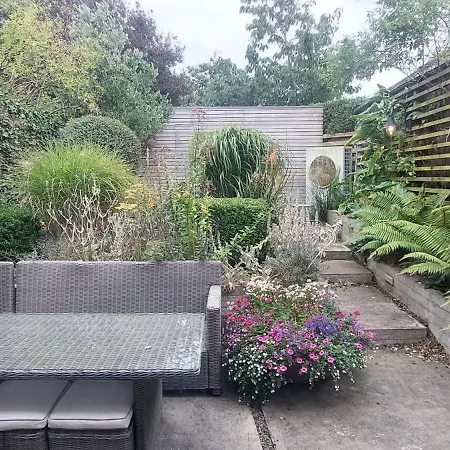 Apartment Sophisticated Seafront 3bd Suntrap Landscaped Yard Dublin