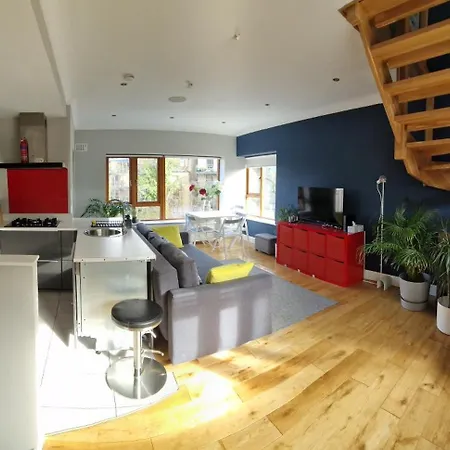 Apartment Riverside Modern Gem In *