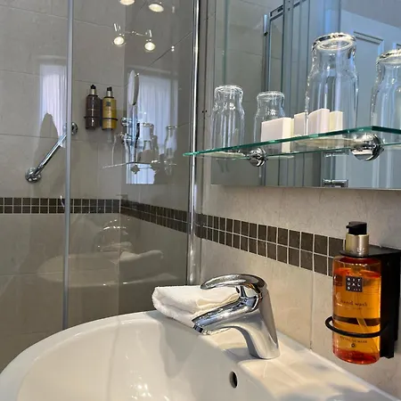 Ariel House Gæstehus 4*