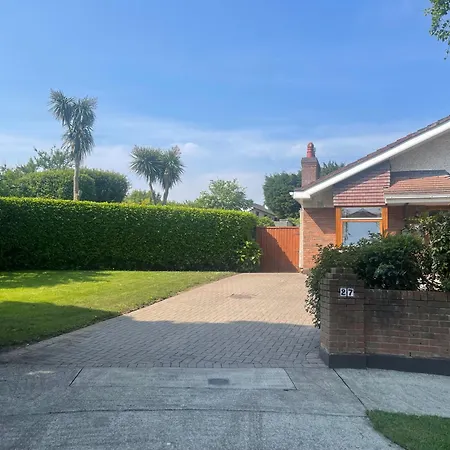 Large 5 Bedroom In Shankill South Hébergement de vacances Dublin