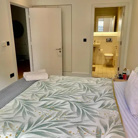 Homestay Modern Ensuite Double Bedroom *