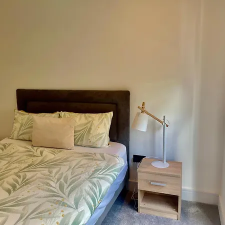 Modern Ensuite Double Bedroom Homestay