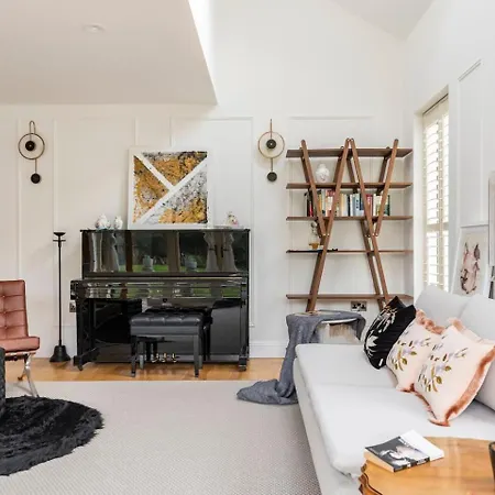 Double Bedroom With Private Toilet And Shower, Easy To Center Dublin