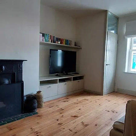 Cosy With Office - 10 Mins Stroll To Seafront Apartment Dublin