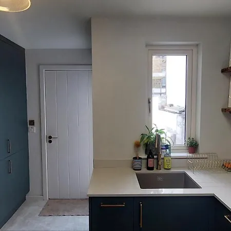 Cosy With Office - 10 Mins Stroll To Seafront Apartment