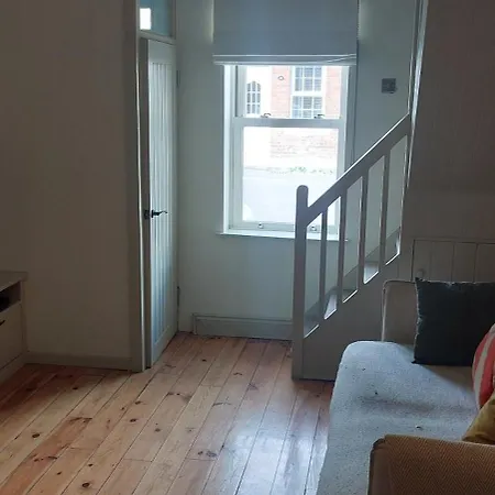 Apartment Cosy With Office - 10 Mins Stroll To Seafront *