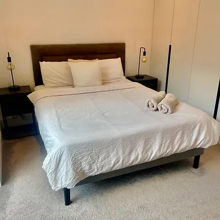 Homestay Modern Ensuite Double Bedroom