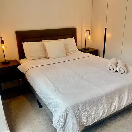 Modern Ensuite Double Bedroom Homestay *