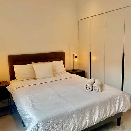 Modern Ensuite Double Bedroom Homestay Dublin