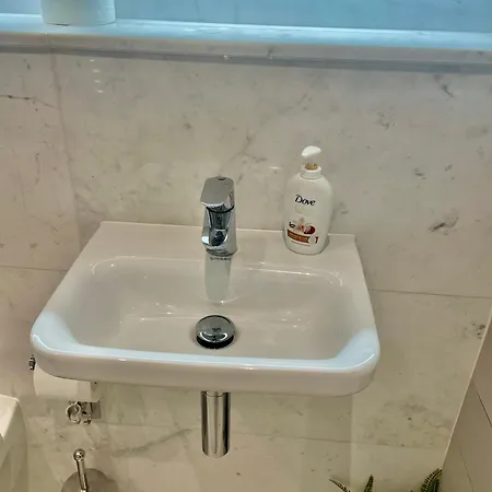 Modern Ensuite Double Bedroom Homestay *