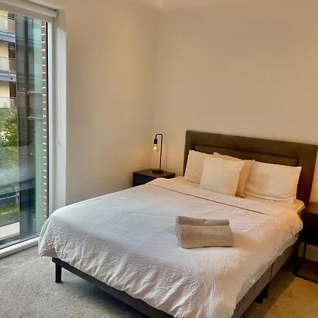 Homestay Modern Ensuite Double Bedroom