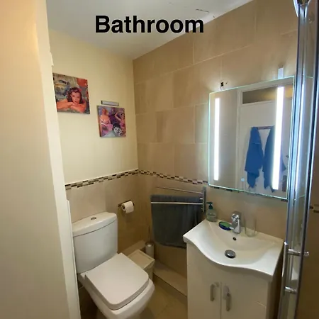 Centre - Tourists And Professionals Apartment