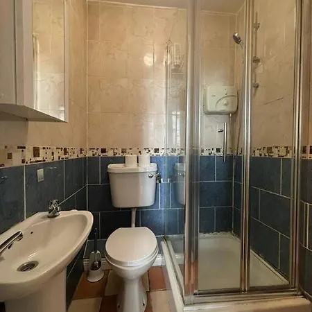 Spacious Victorian 3 Apartment