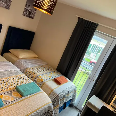Quarto em Acomodações Particulares Lovely Twin With Ensuite Bathroom 15 Mins From Airport Dublin